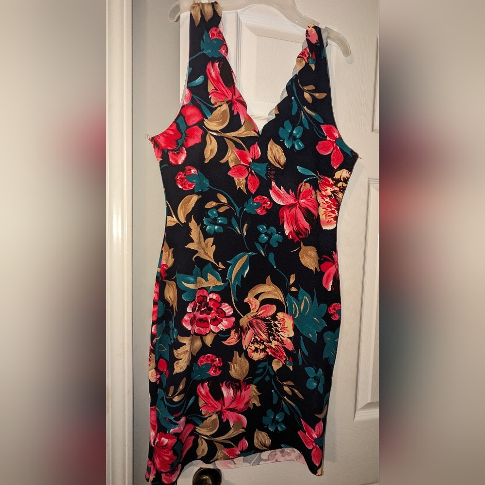 Ladies floral bodycon dress size Lrg boutique make offer